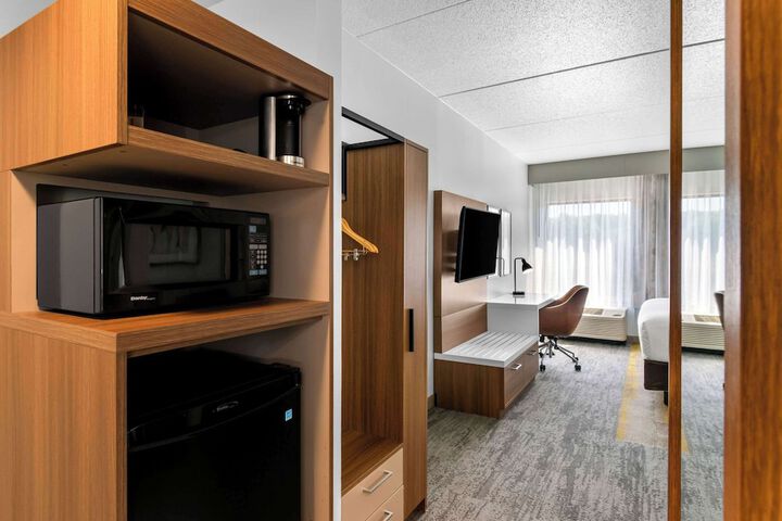 1 King Bed Accessible (14 of 14)