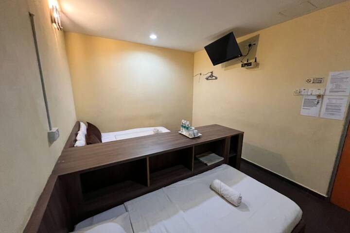 Room 9 of 28