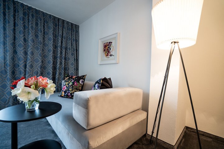 Room 17 of 34
