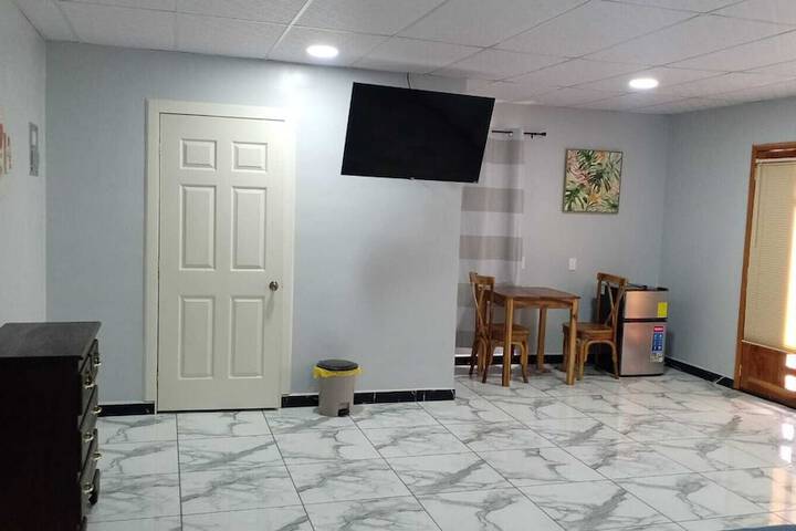 Room 6 of 10
