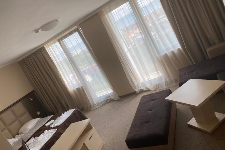 Room 48 of 99