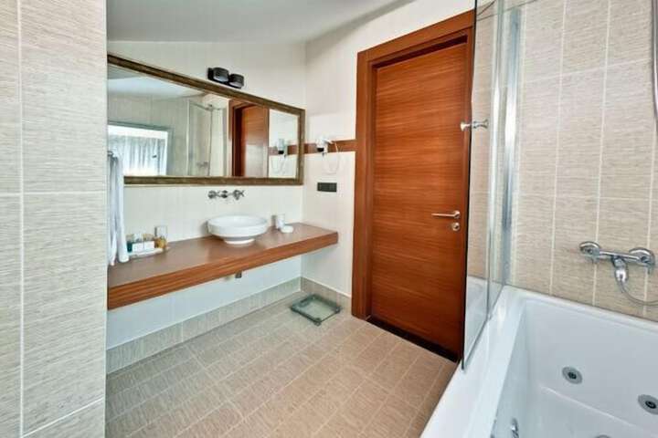 Room 27 of 52