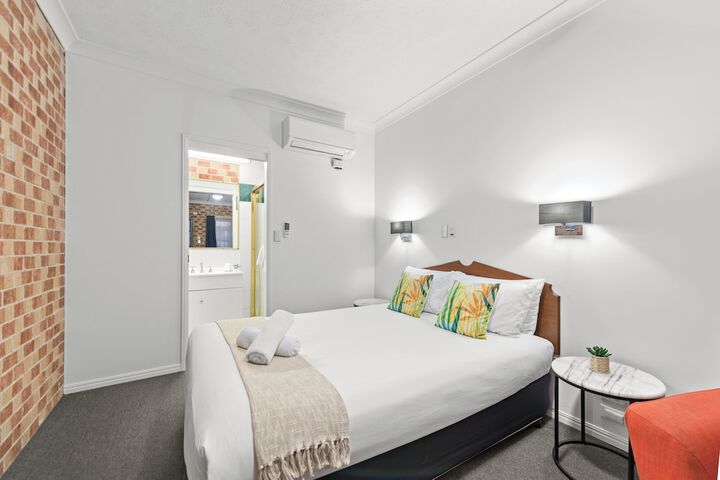 Room 14 of 23