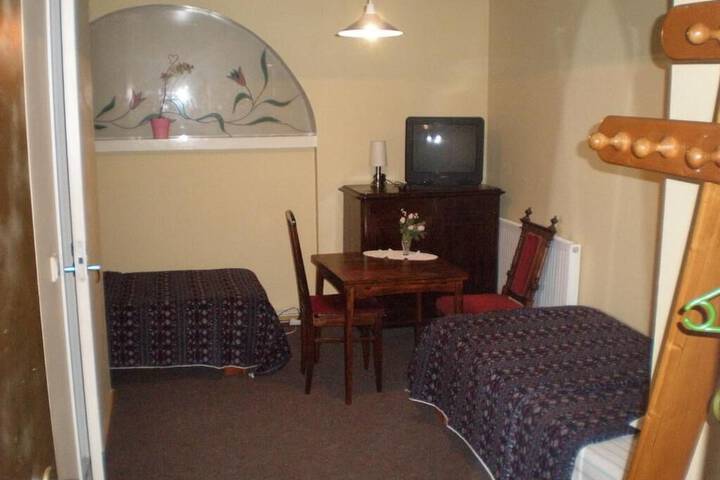 Room 2 of 62