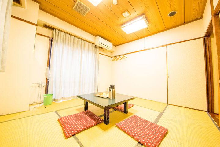 Room 4 of 52