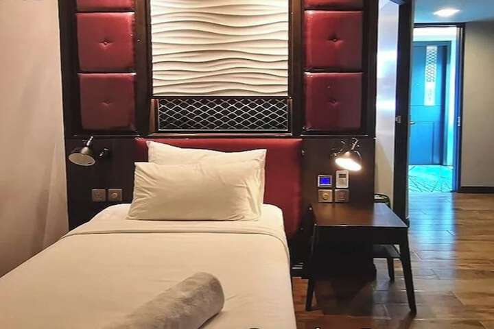 Room 5 of 31