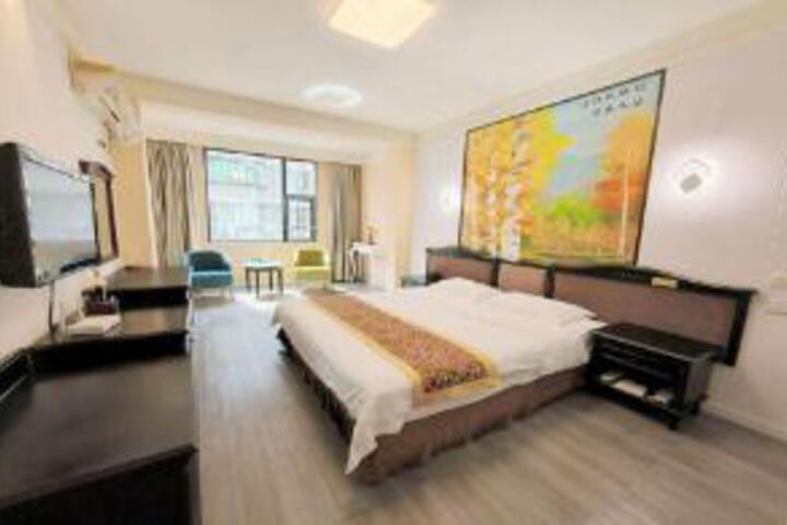 Room 4 of 6