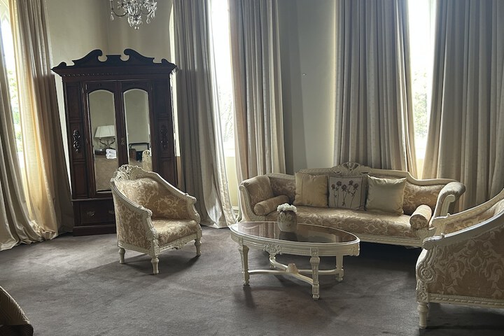 Room 3 of 84