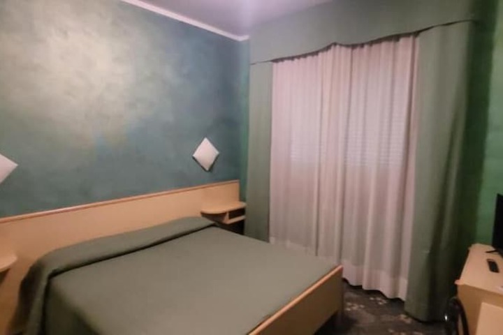 Room 3 of 46