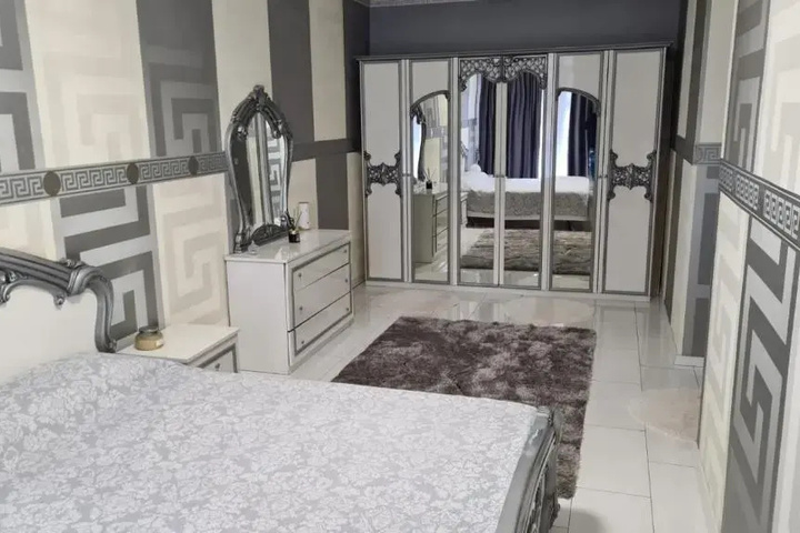 Room 5 of 9