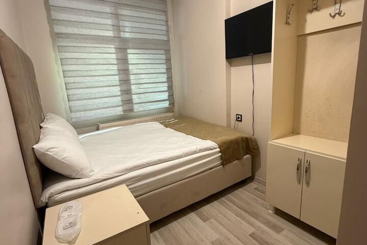 Room 6 of 17