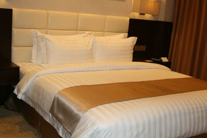 Room 34 of 107
