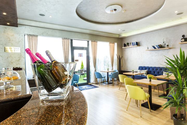 Guest Lobby