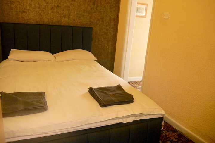 Room 2 of 7