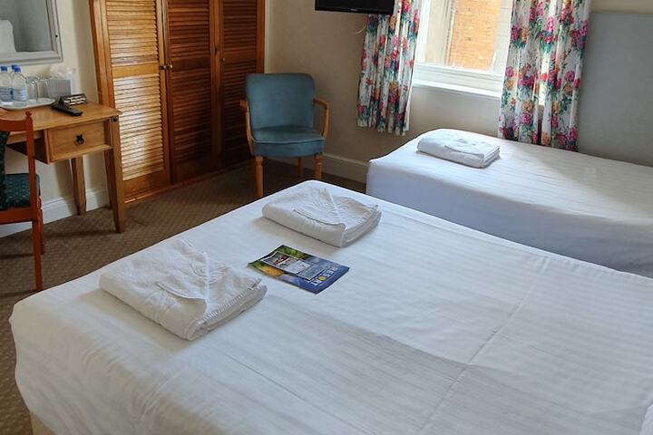 Room 13 of 93