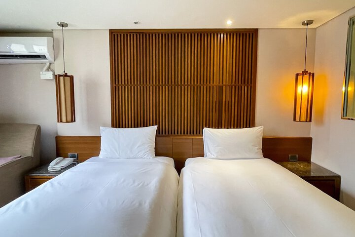 Room 8 of 48