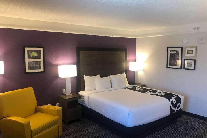 1 King Bed (6 of 15)
