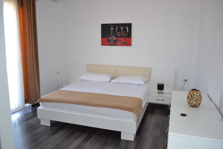 Room 16 of 32