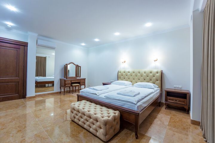 Room 8 of 49