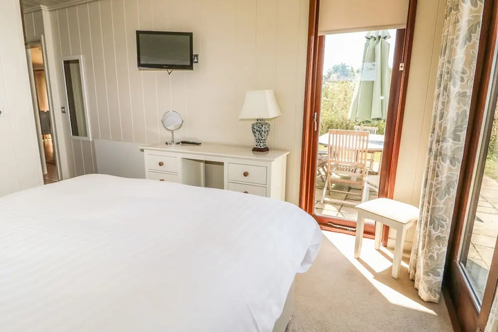Room 2 of 14