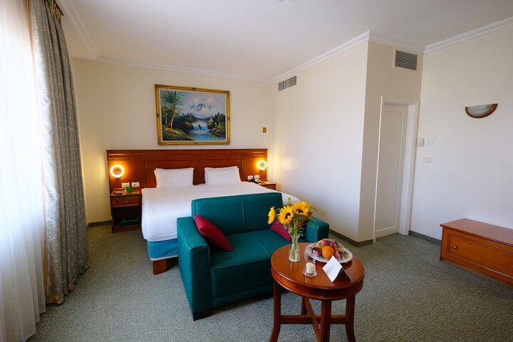 Room 22 of 74