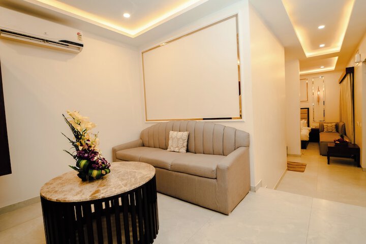 Room 30 of 53