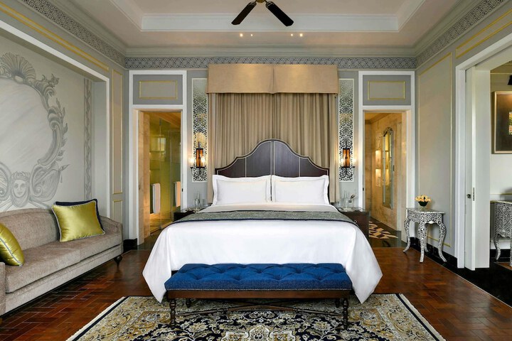 Room 45 of 320