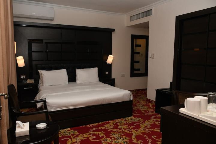 Room 8 of 99