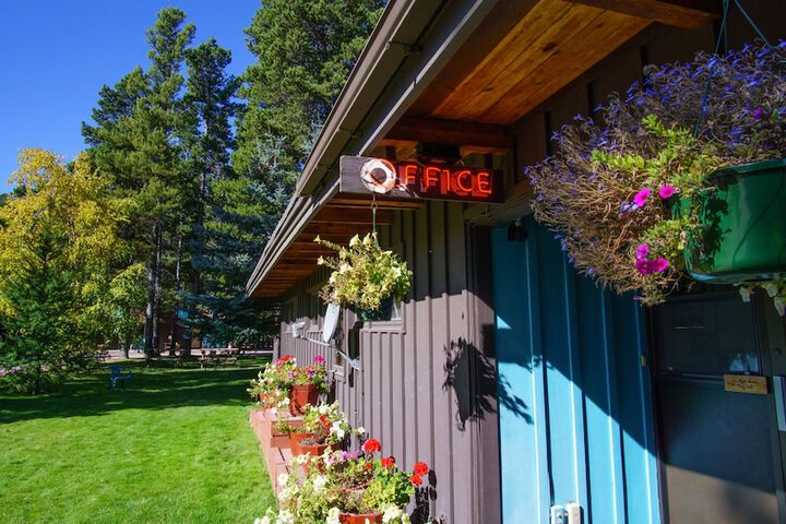 Image of Mountain Pine Motel