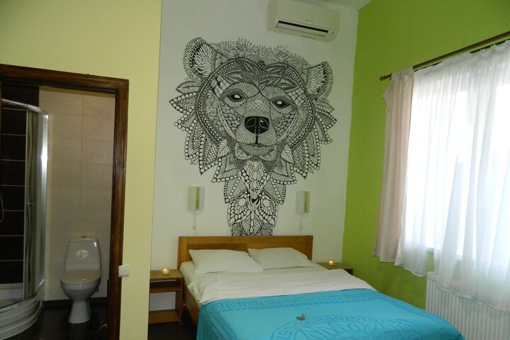Room 7 of 42