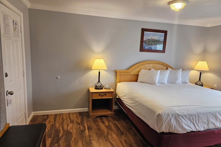 Room 28 of 85