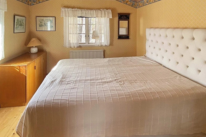Room 6 of 15
