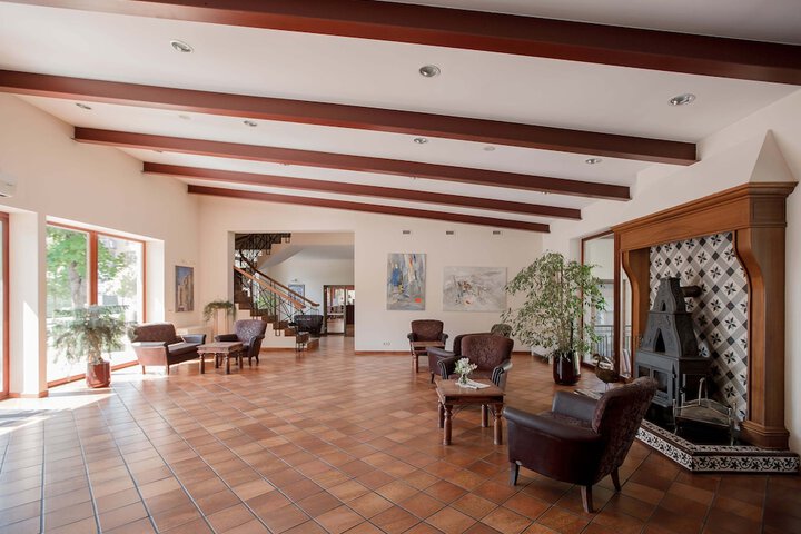 Entrance & Lobby