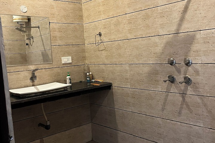 Room 5 of 7