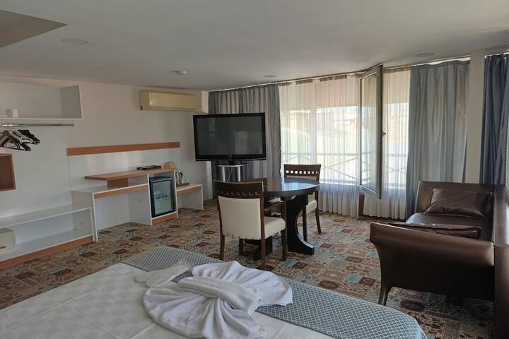 Room 22 of 37