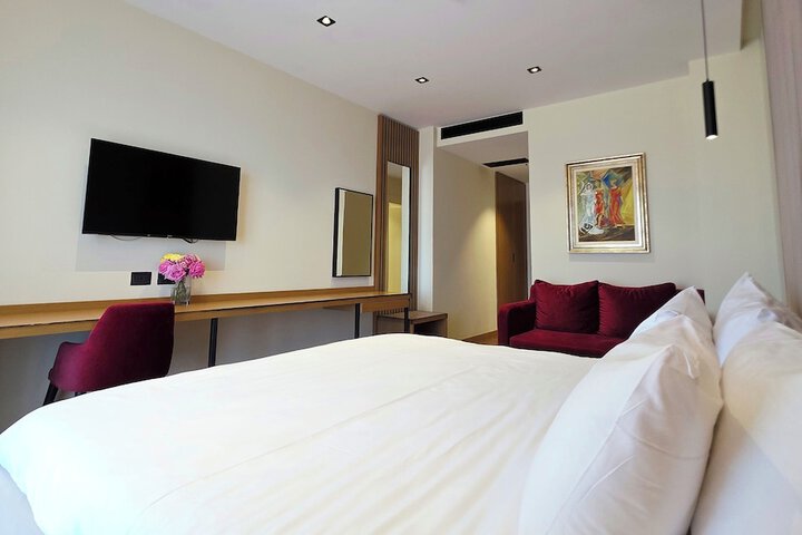 Room 33 of 96