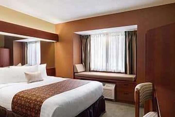 1 Queen Bed (11 of 34)