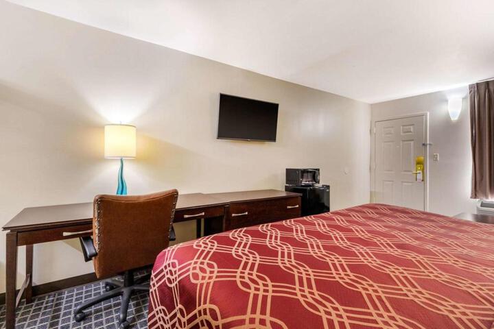 1 King Bed (9 of 9)