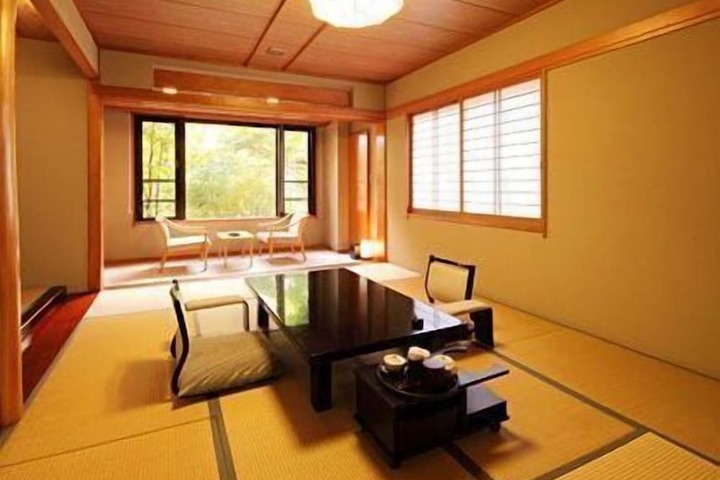 Room 7 of 33