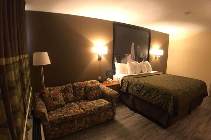 1 King Bed (2 of 10)