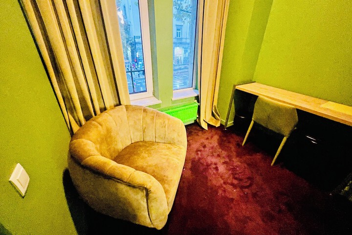 Room 64 of 116