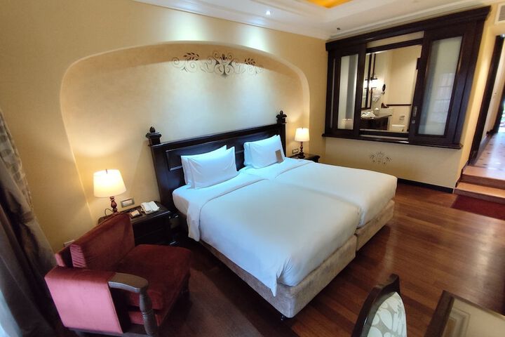 Room 12 of 66