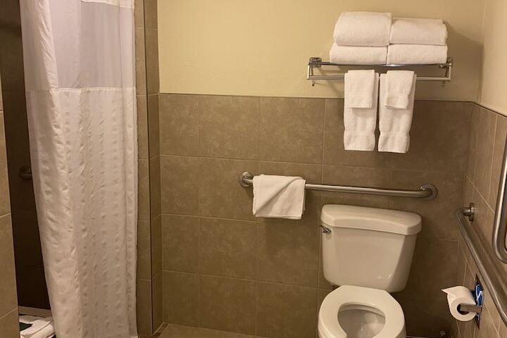 Romantic King Bed Jetted Tub (21 of 21)