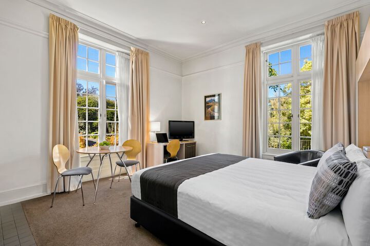 Room 5 of 28