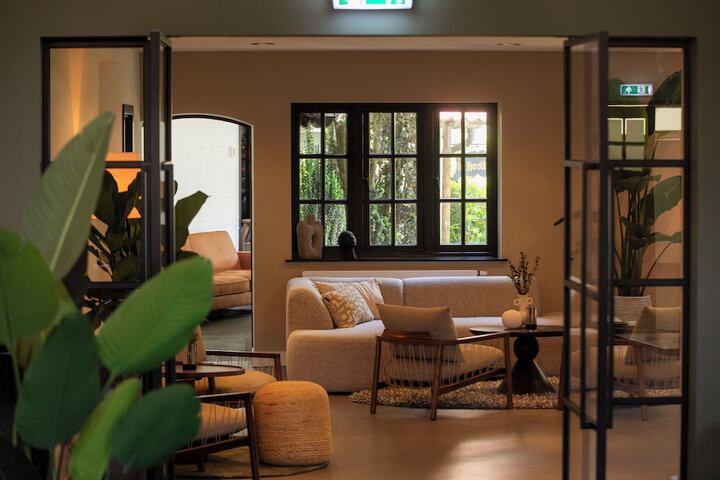 Entrance & Lobby