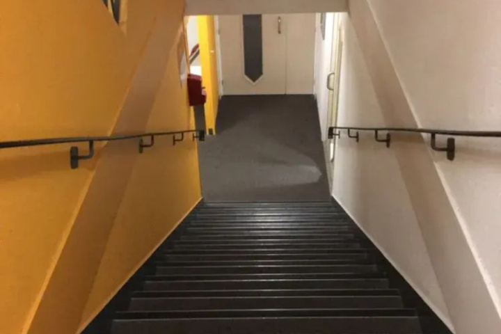 Room 10 of 14