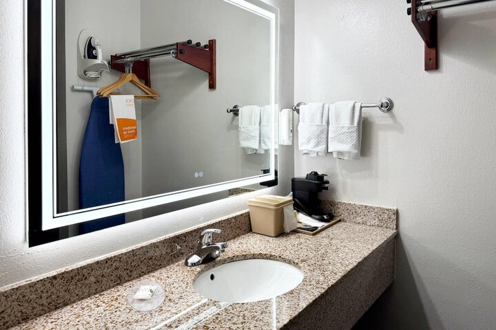 Room 14 of 25