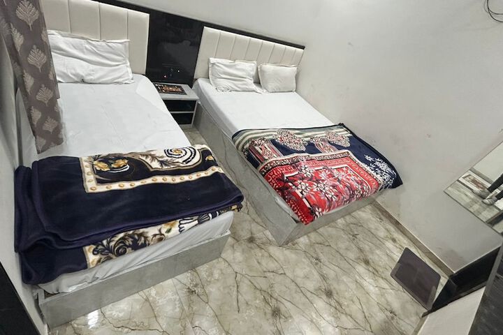 Room 11 of 26
