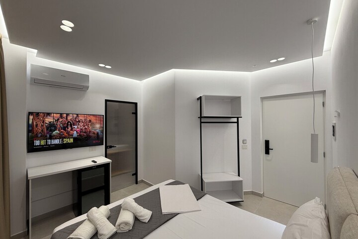 Room 33 of 104