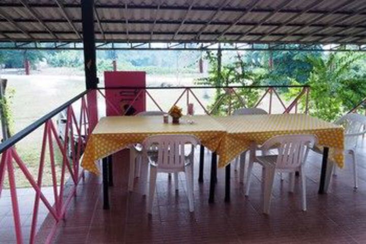 Dining 17 of 20